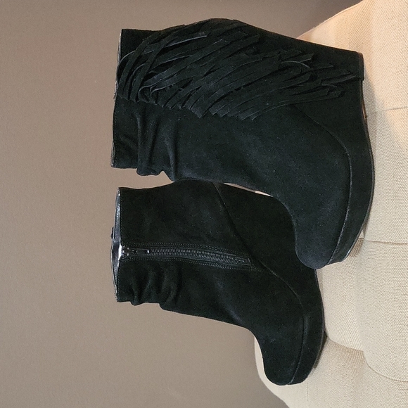 Express Tassle Boots - Picture 3 of 7